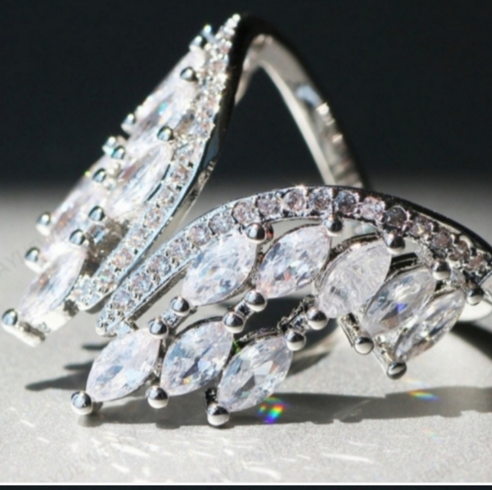 🎀Sparkling Angle Wing Ring - Picture 2 of 8